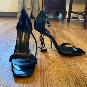 Never worn YSL patent leather pumps